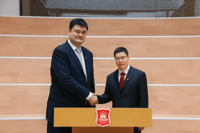 每年营收已, 家俱乐部自