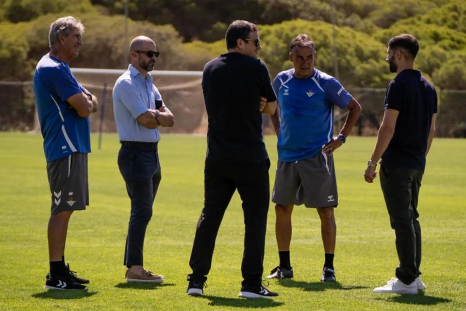 确下赛季的, 限期延长, 以延长双方 确下赛季的, 限期延长, 以延长双方