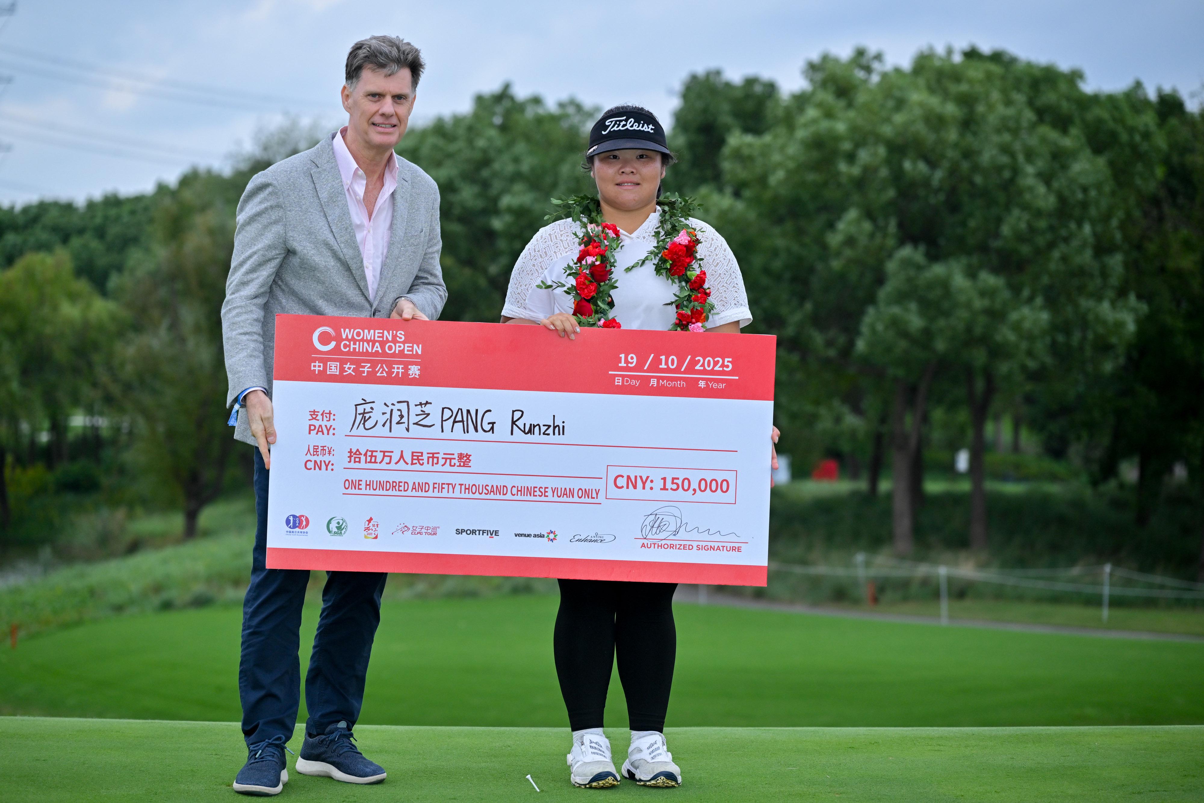 冕冠军纪钰, 第一轮挥杆, 三杆将球放 冕冠军纪钰, 第一轮挥杆, 三杆将球放